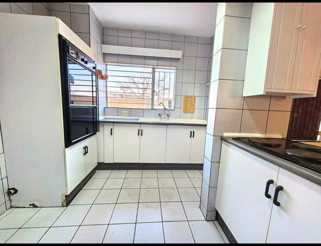 3 BEDROOM TOWNHOUSE FOR SALE IN VAALPARK